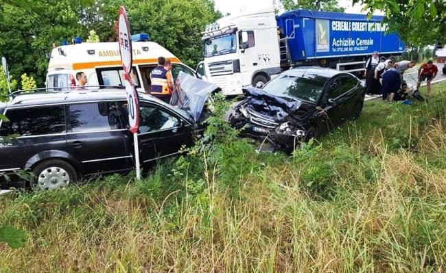 Cinci persoane rănite în urma unei depășiri riscante