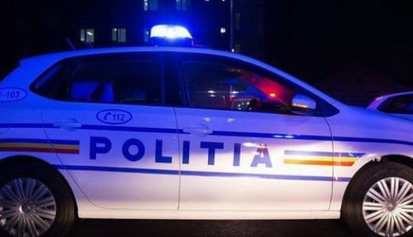 Mașini avariate pe o stradă din Dorohoi de către un tânăr șofer în stare de ebrietate