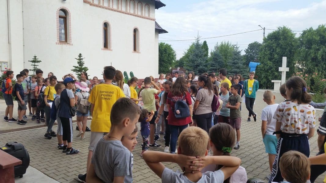 „Satul românesc privit prin ochii copilăriei” - motto de vacanță pentru participanții taberei găzduită de parohia Dealu Mare, Dorohoi - FOTO
