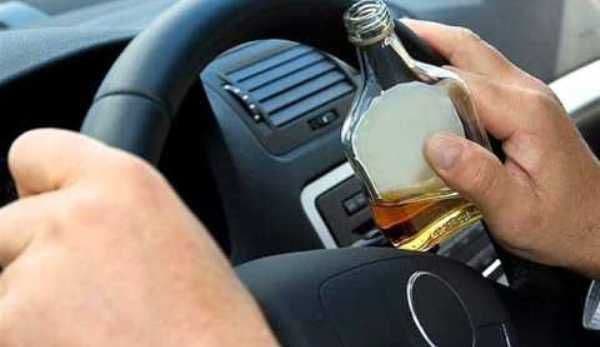 Încă un șofer turmentat pierde controlul volanului și se oprește în gardul unei locuințe