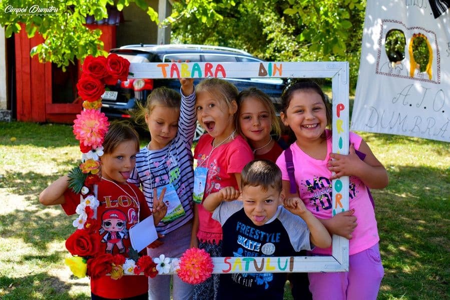 Tabăra din pridvorul satului - izvor de bucurie în Dumbrăvița - FOTO