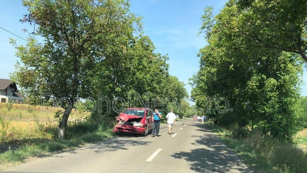 Doi răniți și două mașini făcute praf într-un accident produs la intrarea în comuna Roma - FOTO