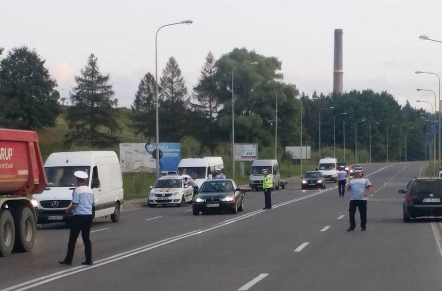 Razie de amploare. Poliţia Rutieră Botoșani a ieşit la vânătoare de şoferi băuţi sau vitezomani - FOTO