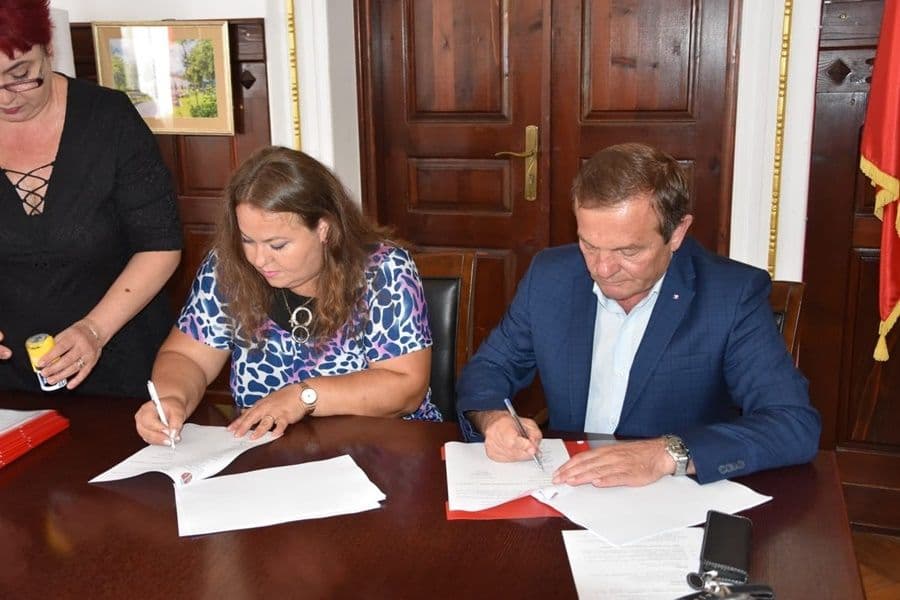 Primăria Dorohoi: Au fost semnate zece contracte subvenție în cadrul Concursului de planuri de afaceri Business Start Dorohoi - FOTO