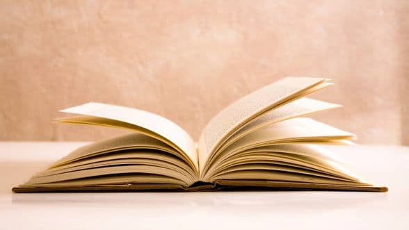 Lansare de carte de Biblioteca Municipală Dorohoi: Volum de poezii „Am coborât în mine”