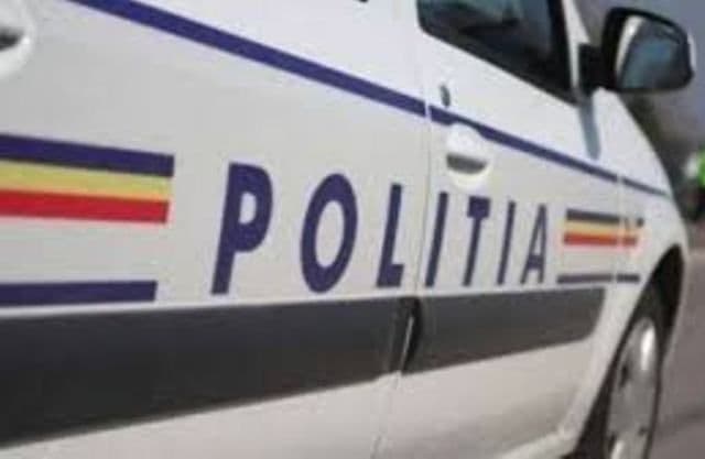Copil de 3 ani din Dorohoi găsit singur pe un drum național. Au fost alertați polițiștii