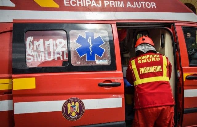 Accident mai puțin obișnuit: Botoșănean ajuns la spital după ce a fost lovit de propria mașină