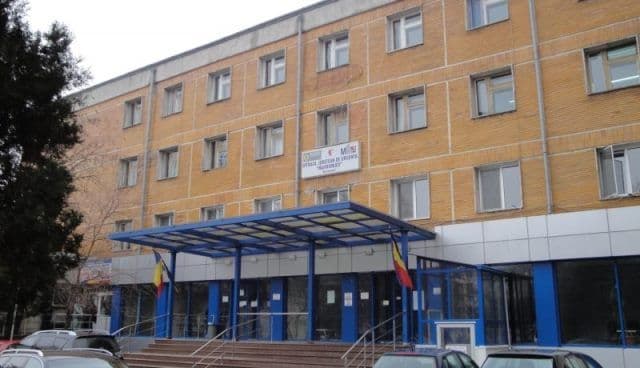 Bărbatul care a sărit de la etajul al II-lea al Spitalului Județean, a decedat