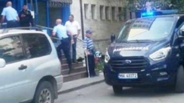 S-a dat alarma în urmă cu puțin timp la Spitalul Județean Botoșani, unde un pacient a intrat cu un pistol în salon