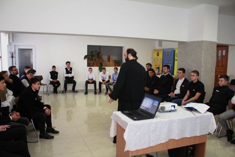 Program de mentorat pentru elevi, lansat la Seminarul Teologic Dorohoi - FOTO