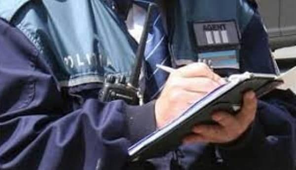 Vânzători ambulanţi sancţionaţi de către poliţişti