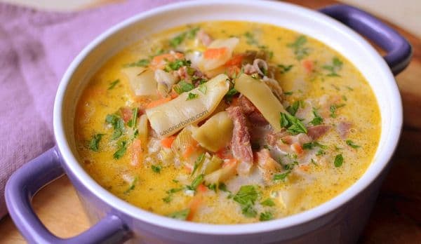 Ciorbă de fasole verde cu carne de pui
