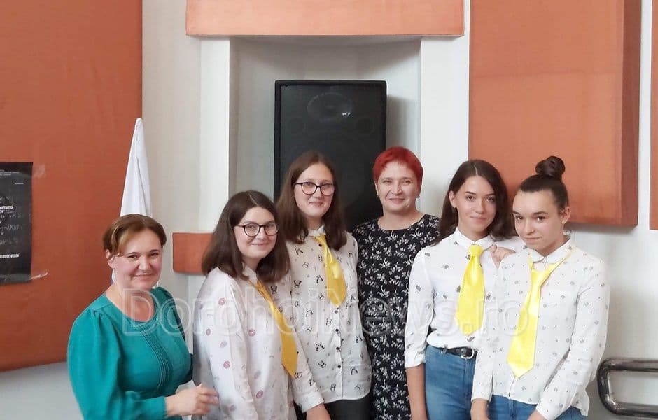 Program festiv, cu ocazia împlinirii a 612 ani de la prima atestare a Dorohoiului, cu elevii școlilor și liceelor din municipiu - FOTO