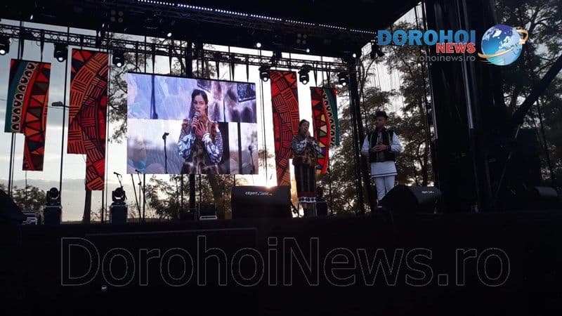 Muzică autentică și voie bună cu Alexandru Brădățan la Zilele Municipiului Dorohoi 2019 - FOTO