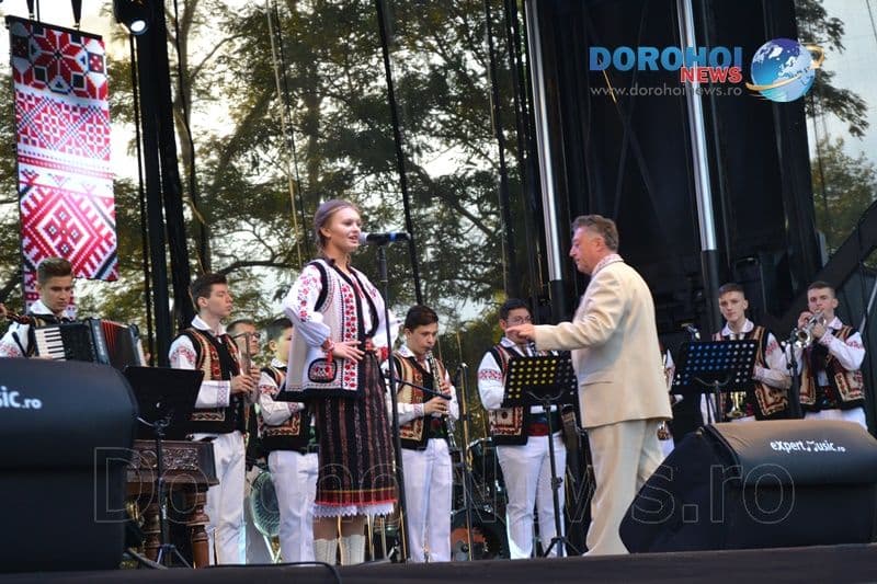 Ansamblul „Mugurelul” - Prestație de excepție la Zilele Municipiului Dorohoi - FOTO
