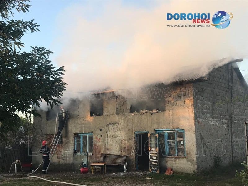 Incendiu puternic în Dorohoi! Pompierii au intervenit pentru stingere - FOTO