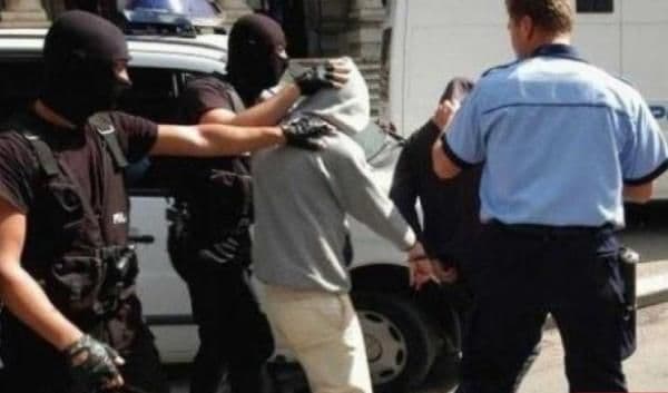 La doar 13 ani s-a apucat de furat. Poliția i-a întocmit dosar penal pentru furt calificat