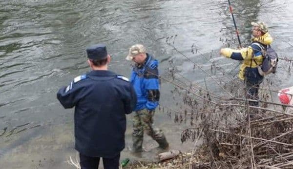 Amenzi usturătoare și dosar penal după ce au pescuit ilegal în lacul de acumulare Stânca-Costeşti