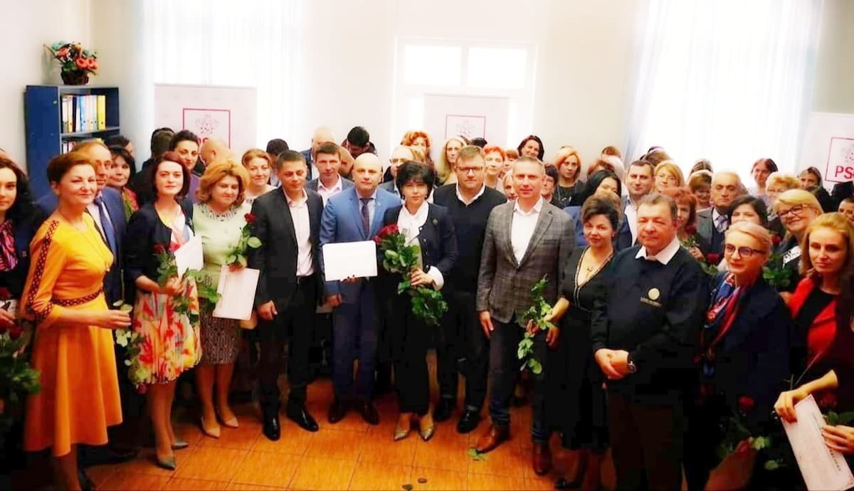 PSD a tratat și va trata de fiecare dată cu respect și demnitate profesorii și personalul didactic din fiecare școală și facultate - FOTO