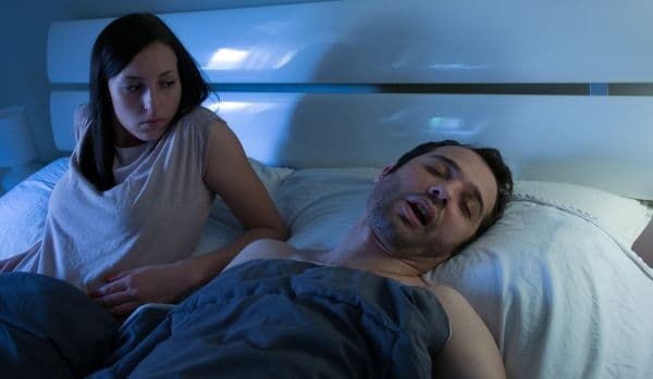 Motive pentru care sforăitul nu trebuie neglijat