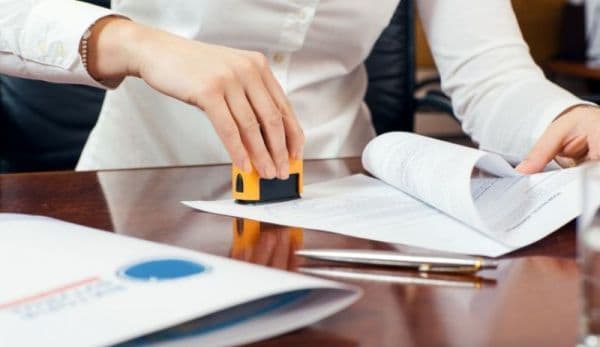 A fost promulgată Legea prin care este eliminată ștampila din administrația publică