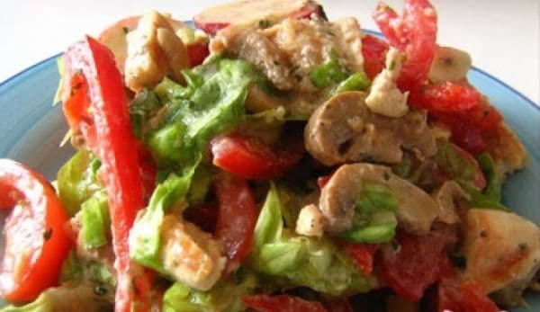 Salată de pui cu ciuperci