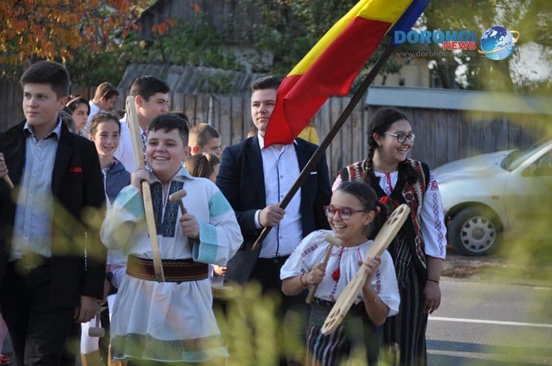 „Răsună toaca la Smîrdan” – Paradă și atmosferă inedită la cea de-a VI-a ediție a concursului de bătut toaca – VIDEO / FOTO