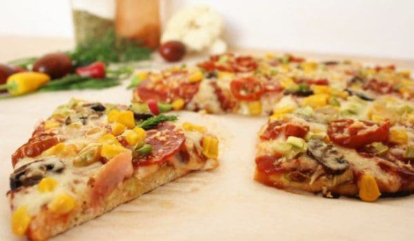 Pizza cu blat de conopidă