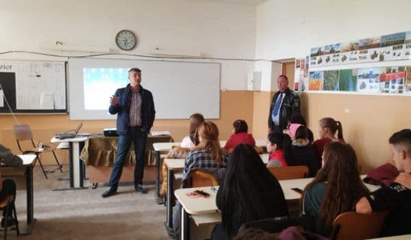 Campanie de informare a elevilor botoșăneni pe problematica prevenirii consumului de droguri 