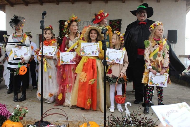 „Sărbătorile toamnei 2019” - Celebrarea toamnei printr-un spectacol inedit la Dămileni - FOTO