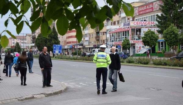 Pietoni indisciplinaţi sancţionaţi de poliţiştii rutieri