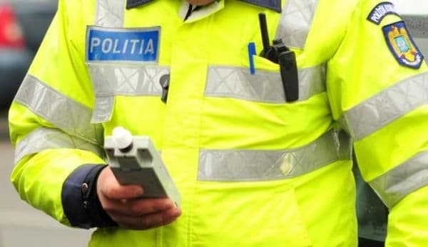 Șmecher la volan „deranjat” în trafic de polițiștii din Dorohoi. A crezut că scapă basma curată, dar... GHINION