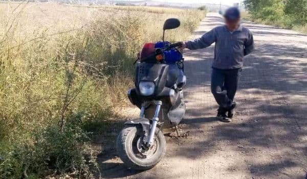 Depistat în trafic fără permis şi cu scuterul neînregistrat