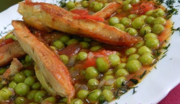 Piept de pui cu mazăre