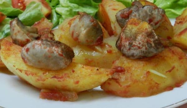 Cartofi la tavă cu ciuperci