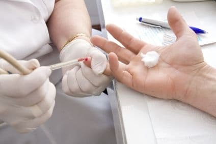 Fată din Dorohoi ajunsă de urgență la spital! Boala de care suferă tot mai mulți copii ai căror părinți muncesc în străinătate