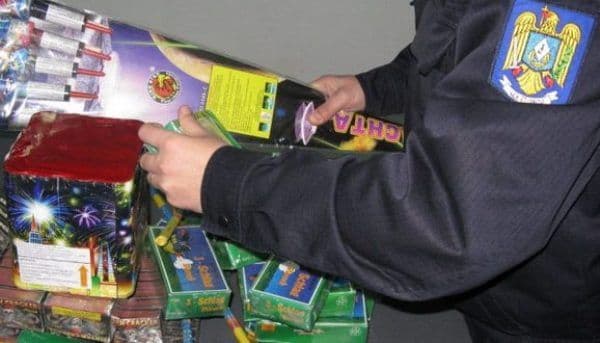 Acțiunea „Foc de artificii” continuă. Vânzătorii de petarde și artificii, în vizorul polițiștilor