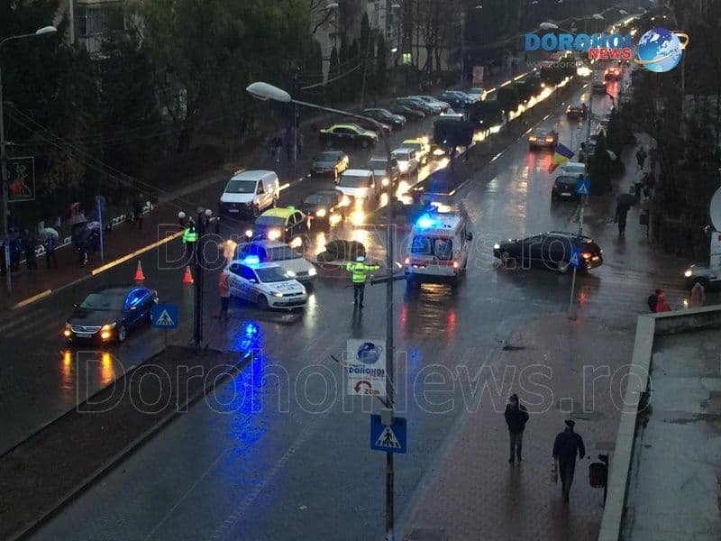 Femeie lovită de mașină pe o trecere de pietoni de pe Bulevardul Victoriei din Dorohoi - FOTO