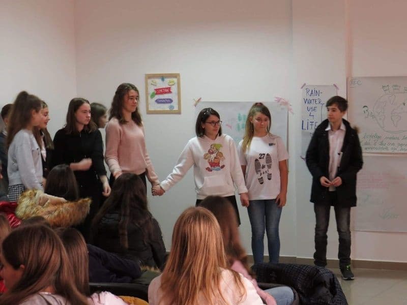 Problema încălzirii globale dezbătută de elevii Liceului „Regina Maria” - FOTO