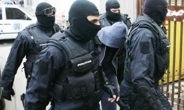 Grup infracțional organizat, specializat în trafic de migranţi, destructurat de poliţiştii de frontieră botoşăneni