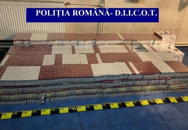 Percheziții la contrabandiștii din județul Botoșani. Cantitate uriașă de țigări confiscată