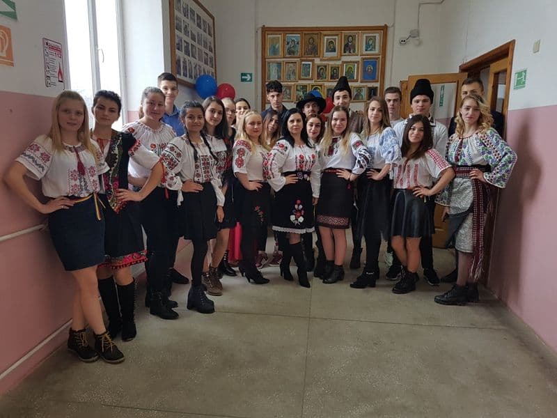 „Picături de iubire de ziua ta țara mea” activitate realizată de câțiva elevi ai Liceului Tehnologic „Al.Vlahuță” Șendriceni - FOTO