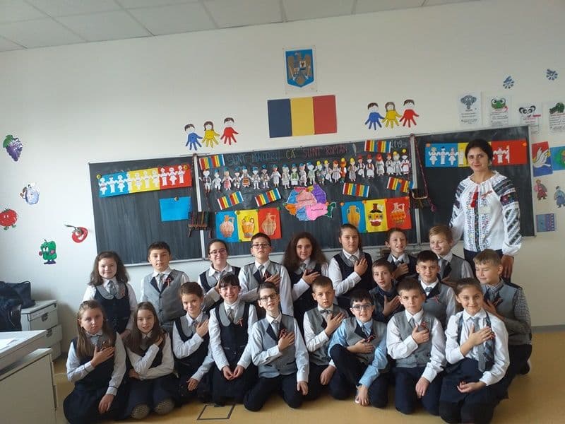 Elevii Școlii Cornerstone au sărbătorit Ziua României - 1 Decembrie - Cântecul poveștii noastre... - FOTO
