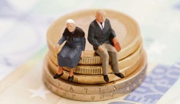 Veteranii și văduvele de război, 400 de lei în plus la pensie! Legea, promulgată
