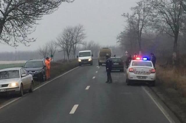 Accident! Moped acroșat de o mașină între Dorohoi și Dumbrăvița - FOTO