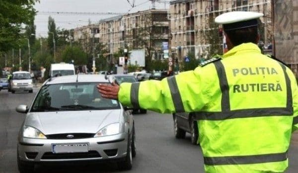 Pericol pe șosele. Botoșănean prins la volan fără permis și băut