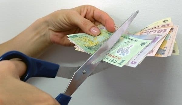 Au venit primele tăieri de salarii, în ajun de Sărbători