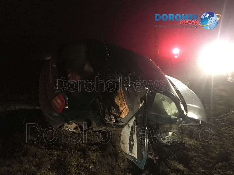 Accident! Două persoane rănite după ce o mașină s-a răsturnat la ieșirea din Dorohoi - FOTO