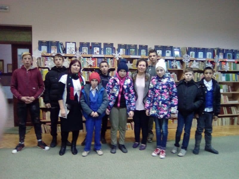 Elevii Școlii Profesionale Speciale „Ion Pillat” Dorohoi în prag de sărbători la Biblioteca Municipală Dorohoi - FOTO