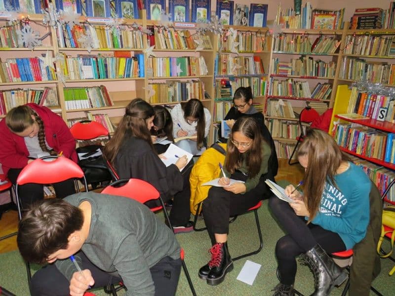 Târg de carte și lansare la Biblioteca Municipală din Dorohoi - FOTO
